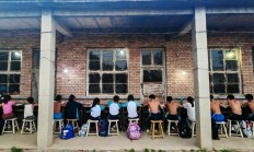 华体会体育APP:铁皮房、土操场，这里有一座“筑梦”摔跤馆